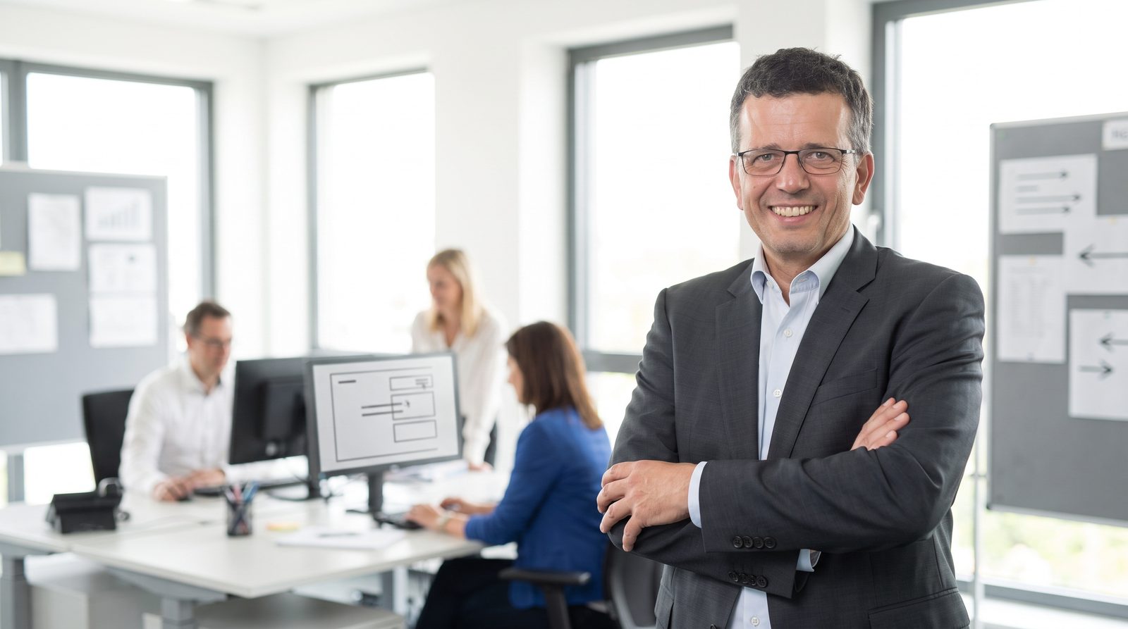 Thomas Kowoll, Inhaber der Zertifizierungsstelle KCERT, in seinem Büro